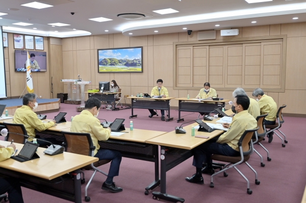 지난 18일 시청 대백제실에서 열린 주간업무보고회 모습