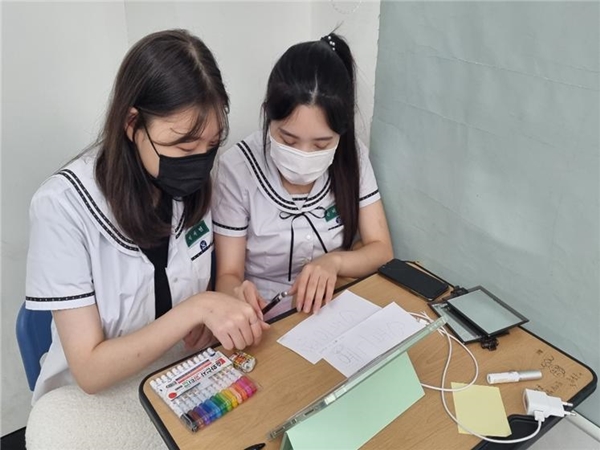 ZOOM을 통한 비대면 독서 토론 모습