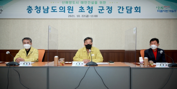 22일 군청 중회의실서 홍재표·정광섭 도의원 초청 군정 간담회 실시