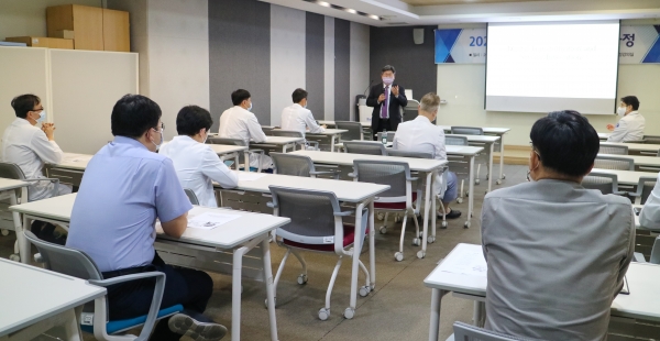 지난 21일 전직원 '2021 CNUH+ MBA 제7차 교육과정' 실시