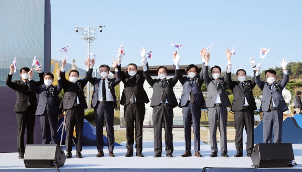 홍범도 장군 순국78주기 추모식 및 독립전쟁 청산리대첩 전승 101주년 기념식 만세삼창 모습