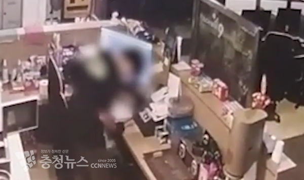 PC방 무단 침입 절도