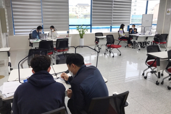 대입 개인별 맞춤 상담 진행 모습