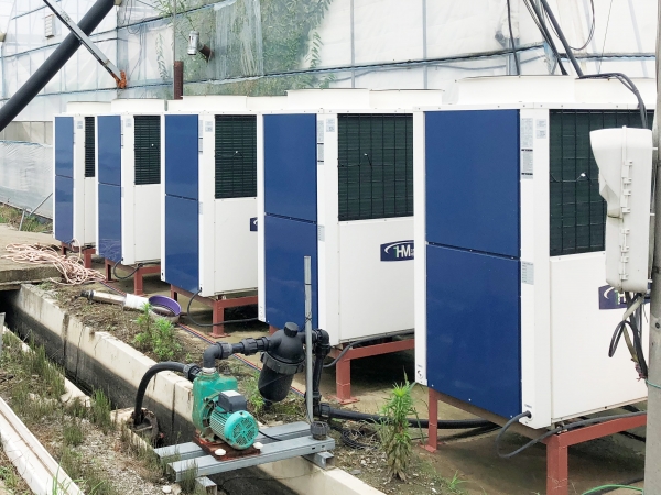 시설농가에 설치된 공기열히트펌프