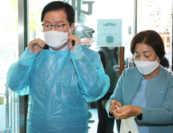 장종태 서구청장 요양원 생활 어르신 위문 사진