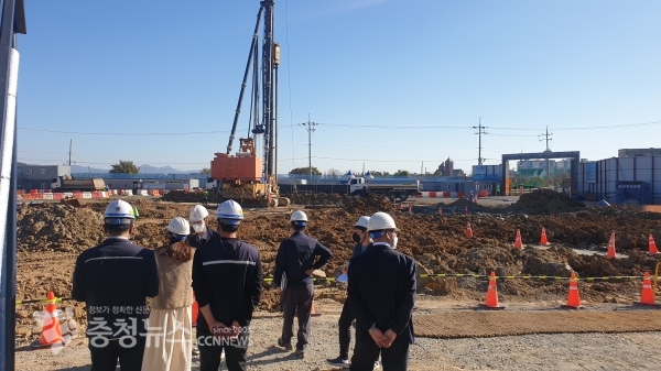 e편한세상 석림 더 노블아파트에서 지난 27일 진행된 현장점검 모습(사진=서산시 제공)