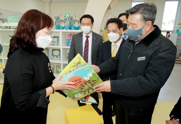28일 태안읍 동문리에서 가세로 군수와 군의원, 수탁법인 관계자, 지역 주민 등 40여 명이 참석한 가운데 ‘태안군 아이키움터 개관식’ 개최
