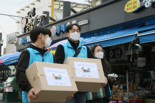 현대제철 가족봉사단, 밀키트 나눔 활동 모습