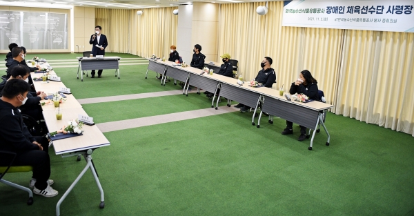 한국농수산식품유통공사 장애인 체육선수 사령장 수여식  * 김춘진 한국농수산식품유통공사 사장(우측 여섯번째