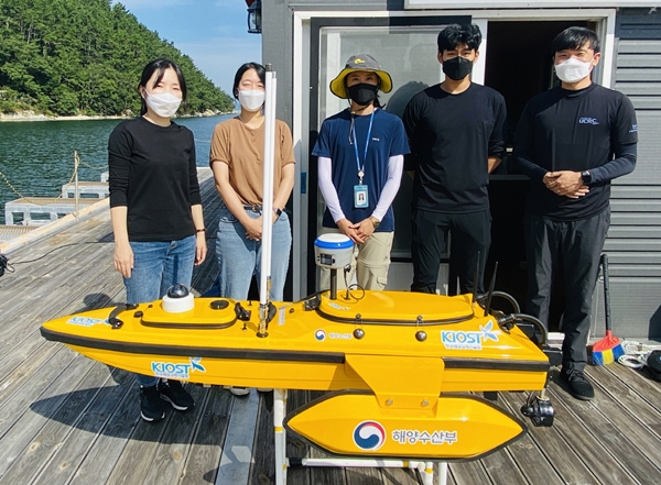 원자력연구원-해양과학기술원 연구진이 공동 개발한 해양 방사선 무인자동 감시시스템.