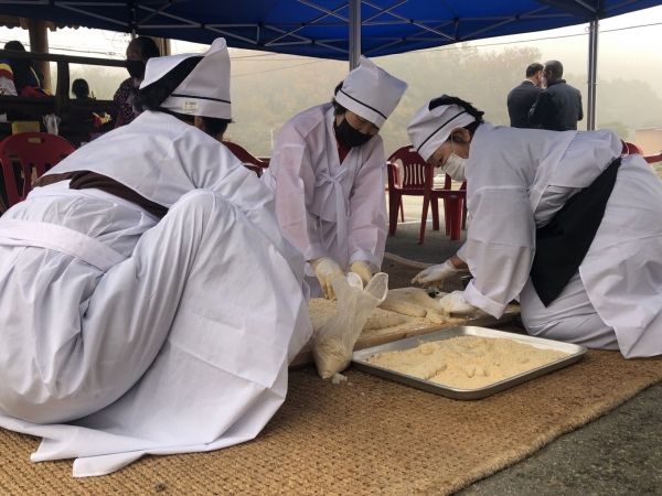 인절미 본고장 공주시 목천리 ‘떡메치기 축제’ 행사 모습