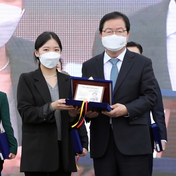 지난 6일 서울 올림픽공원에서 개최된 ‘제5회 대한민국 청년의 날’ 행사에서 청년친화헌정대상 ‘종합대상’을 3년 연속 수상했다.