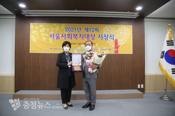 박응수 예산군의회 부의장이 제12회 서울사회복지대상 시상식에서 서울사회복지대상을 수상했다.