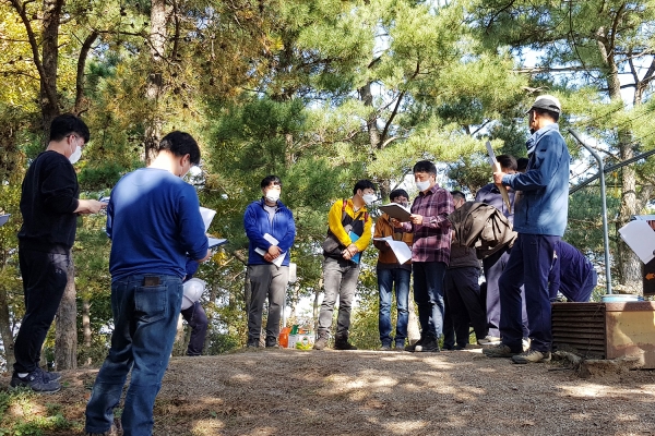 지난 10월 29일 산림청이 음암면 공익숲가꾸기 사업대상지를 현장심사하는 모습