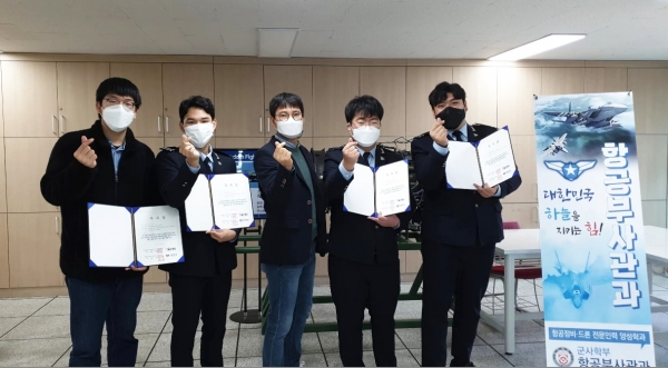 대덕대 항공부사관과 학생들 창의자율과제 “ 우수 연구상 수상”