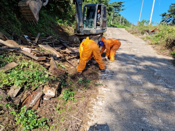 덕숭산 폐기물 수거