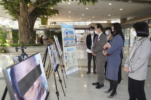 아동학대 캠페인 사진전 진행 모습