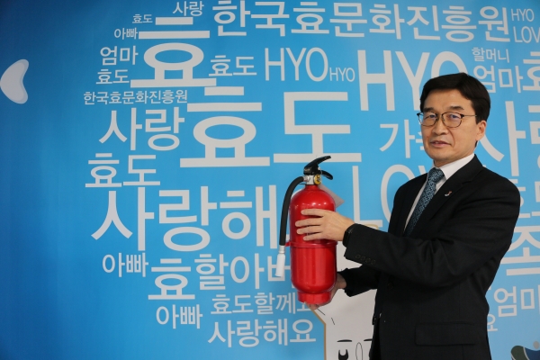 문용훈 한국효문화진흥원장, 소방의식 제고를 위한 119릴레이 챌린지 참여 모습