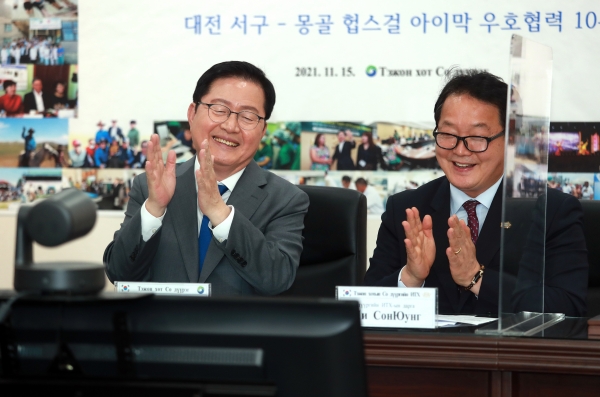 지난 15일 구청 보라매실에서 몽골 헙스걸과 우호도시 10주년을 맞아 영상회의를 개최 모습