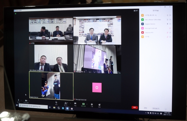 지난 15일 구청 보라매실에서 몽골 헙스걸과 우호도시 10주년을 맞아 영상회의를 개최 모습