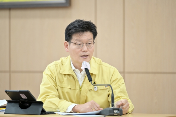 김정섭 시장 주간업무보고회 주재 모습