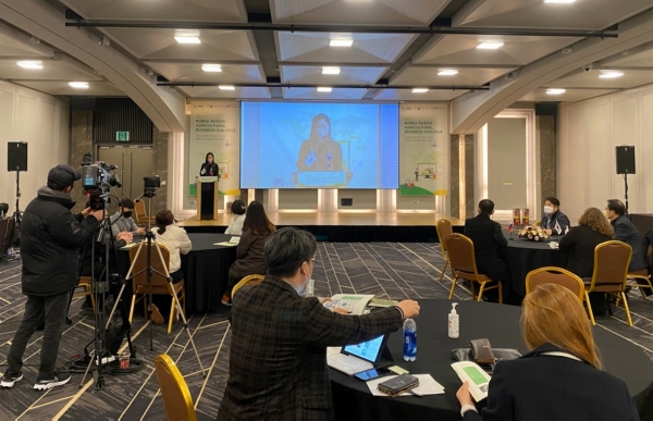 우리 농기업의 해외진출을 돕기 위한 한러 농업비즈니스 다이얼로그가 17일 온라인으로 개최되었다