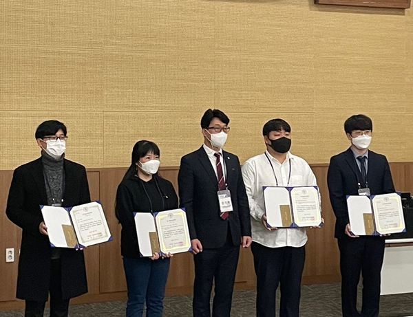 한국태양에너지학회 추계 학술발표대회 우수논문발표상 수상자들