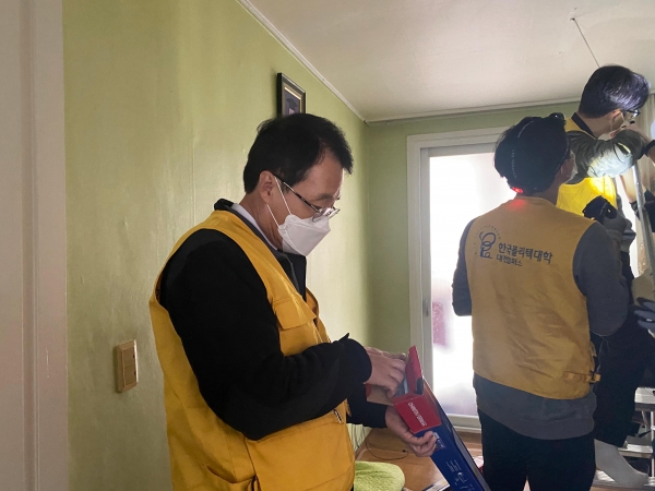 대전 동구 대동 일대에서 다문화가정, 독거노인 등 사회취약계층 9가구를 대상으로 기술봉사 실시