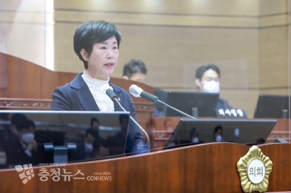 5분 발언하는 엄소영 천안시의회 의원