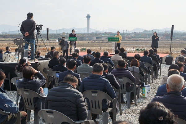 아산시먹거리통합지원센터 기공식에서 인사말하는 오세현 시장 모습