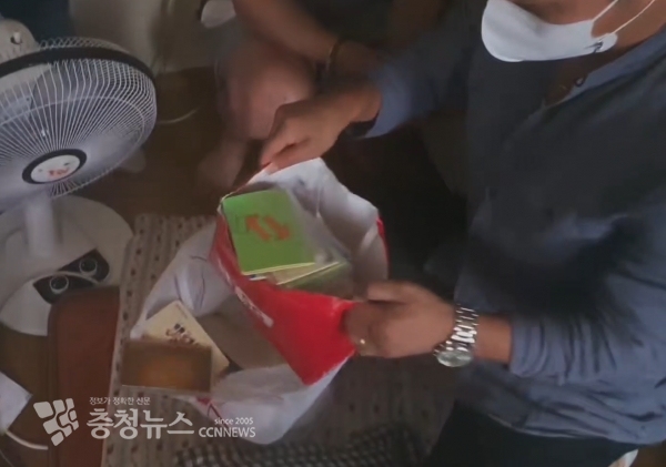 현장 압수 수색 장면