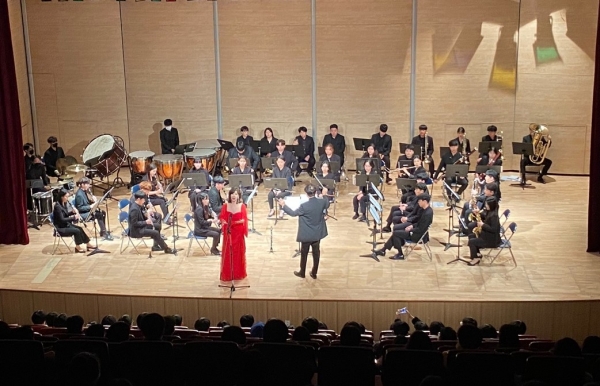 24일 유성구는 유성구청소년수련관 누리홀에서 관내 고등학교 3학년 학생들 100여 명을 대상으로 클래식 음악회 개최 모습