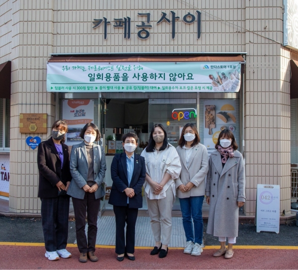 24일 중리동에 위치한 카페공사이를 ‘탄다스토어’ 1호점 지정 모습