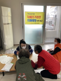 치매선별검사 장면