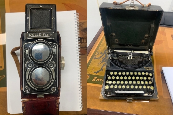 앨런 위닝턴 기자 유품(카메라, 타자기)