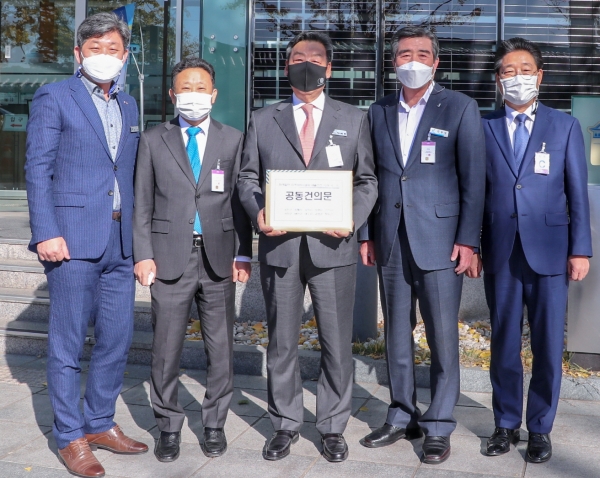 지난 11월 4일 지역자원시설세 세율 인상 건의를 위해 청와대를 방문한 가세로 군수.