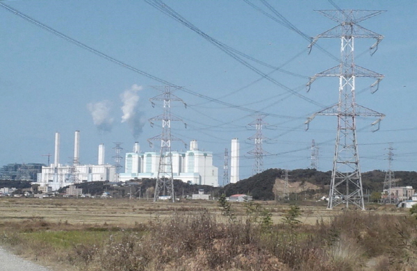 _화력발전과 철탑