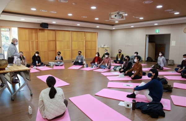 직원 역량 강화를 위한 하트스마일 명상 프로그램 진행