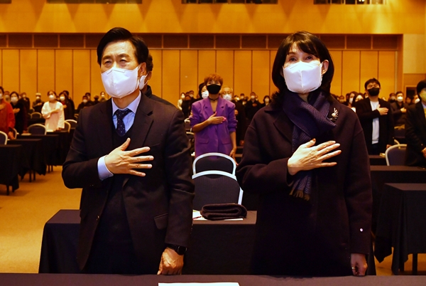 성광진 대전교육연구소장(왼쪽) 부부.