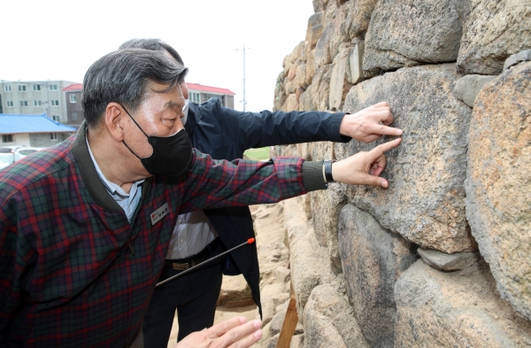 지난 4월 22일 태안읍성에서 진행된 태안읍성 발굴조사 자문회의 모습.