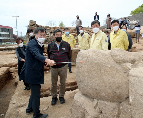 지난 4월 22일 태안읍성에서 진행된 태안읍성 발굴조사 자문회의 모습.