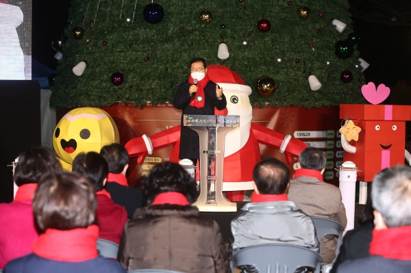 지난 8일 서구청 앞 보라매공원에서 열린 보라매 크리스마스트리 점등식 사진