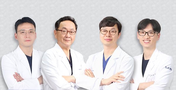 왼쪽부터 문경호 스포츠재활센터장, 김승기 관절센터장, 김용인 병원장, 양대석 수부센터장