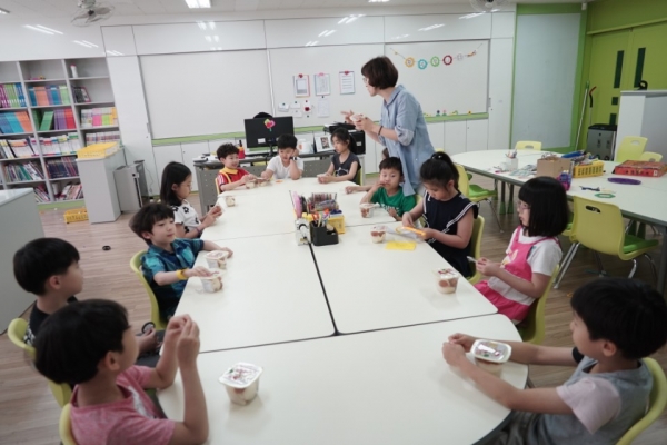 초등돌봄교실 과일간식 시범사업 사진