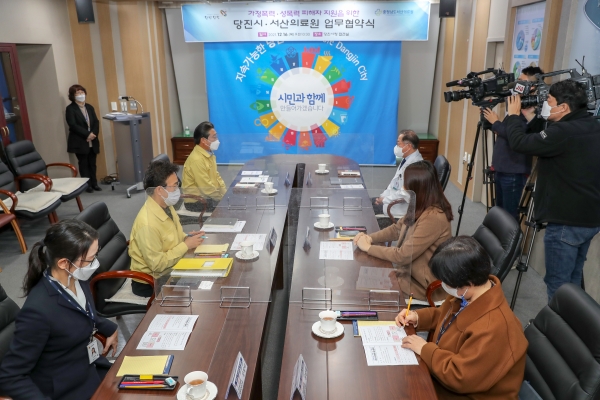 당진시-서산의료원, 가정폭력‧성폭력 피해자 지원 업무협약식 체결 모습