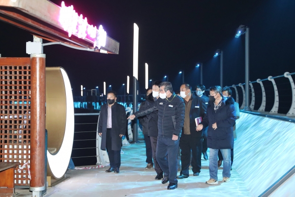 달빛등대로 점등 장면