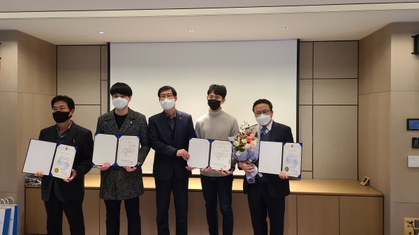 최호주 주무관 산업통상자원부 장관상 수상(오른쪽에서 첫번째)