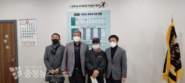 태안군체육회는 27일 불의의 교통사고를 당한 안면고 김병욱 학생 부모님께 후원금을 전달했다.