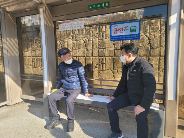 온열의자가 설치된 승강장 모습