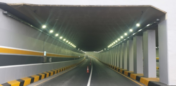 LED 조명이 설치된 문예지하차도